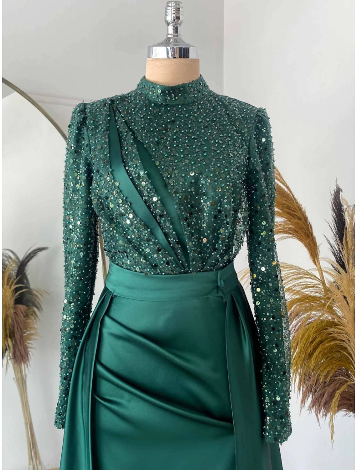 Sheath Formal Dress Evening Gown Red Green Dress Formal Sweep / Brush Train Long Sleeve Jewel Neck Satin