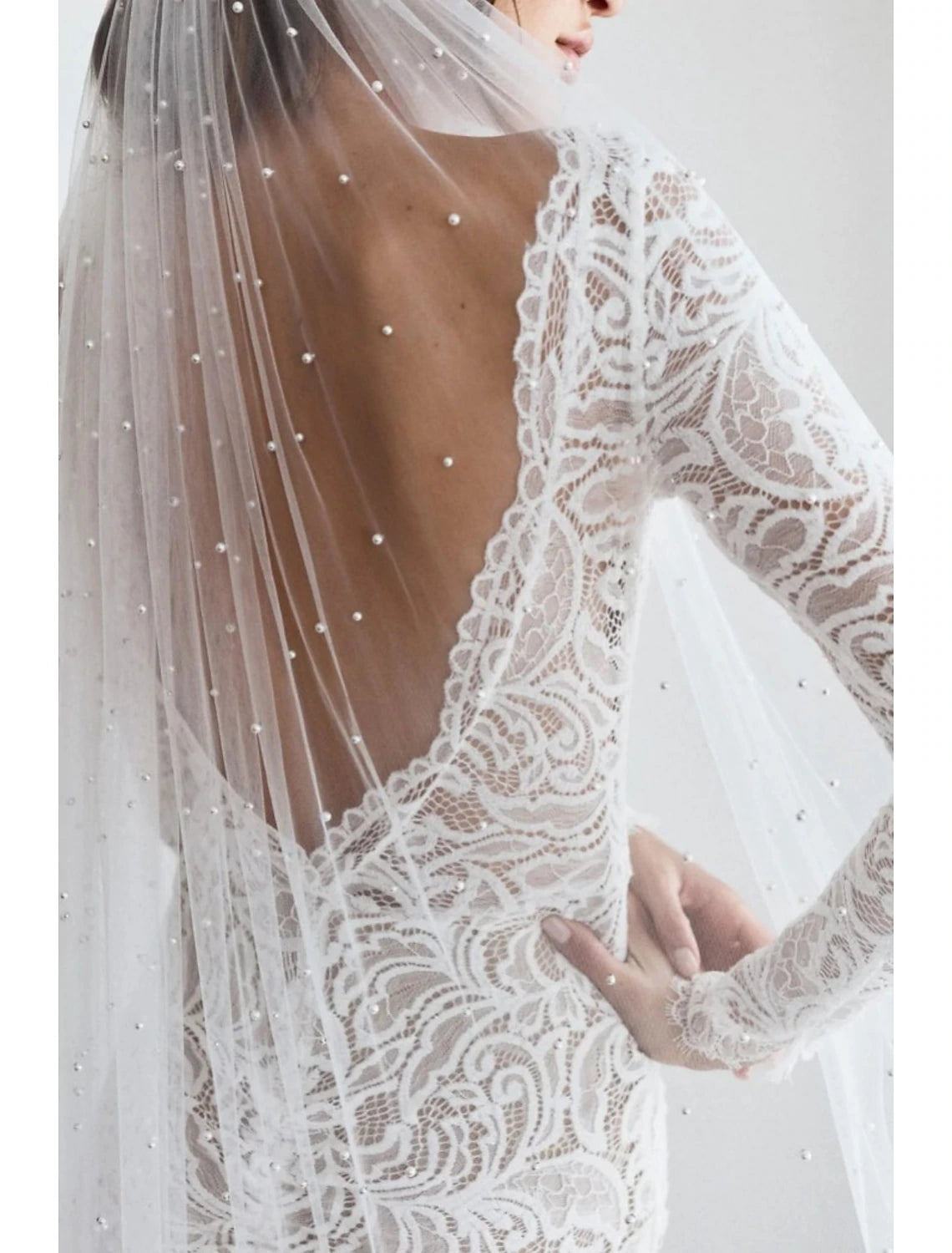 One-tier Vintage Style / Pearls Wedding Veil Cathedral Veils