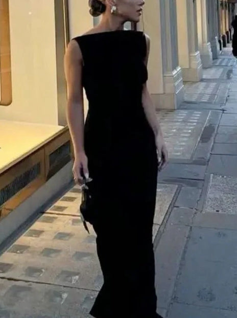 Vestido de fiesta sencillo de corte sirena, largo hasta el suelo, sin mangas y con abertura