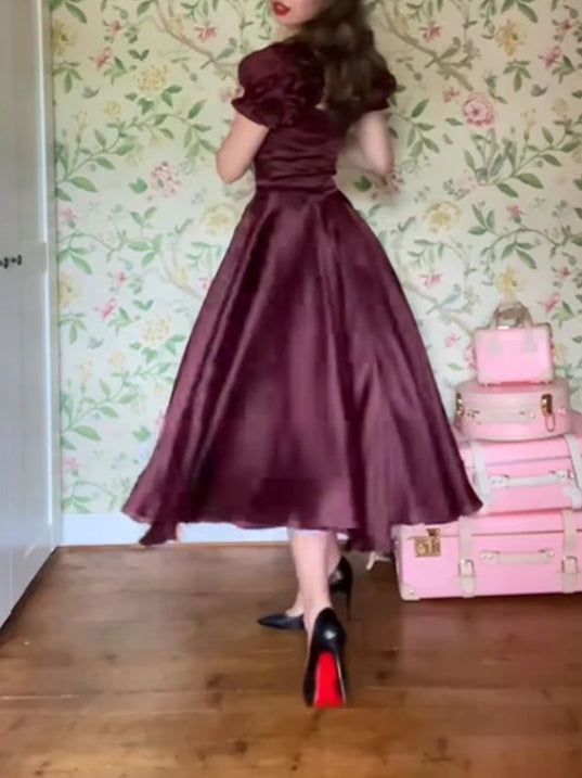 Robe de bal de fin d'études élégante à col carré et coupe trapèze