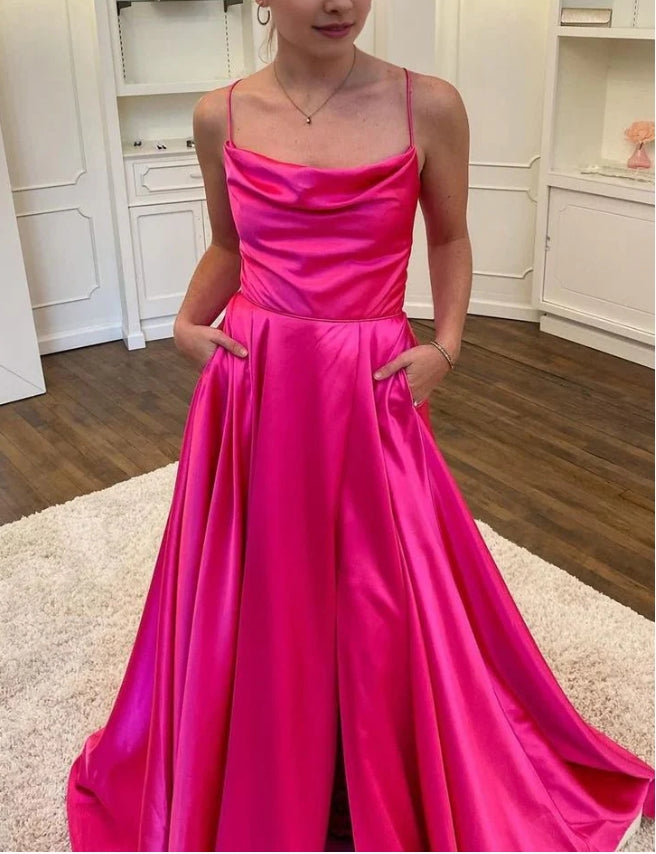 Robe de soirée trapèze à bretelles spaghetti et devant fendu