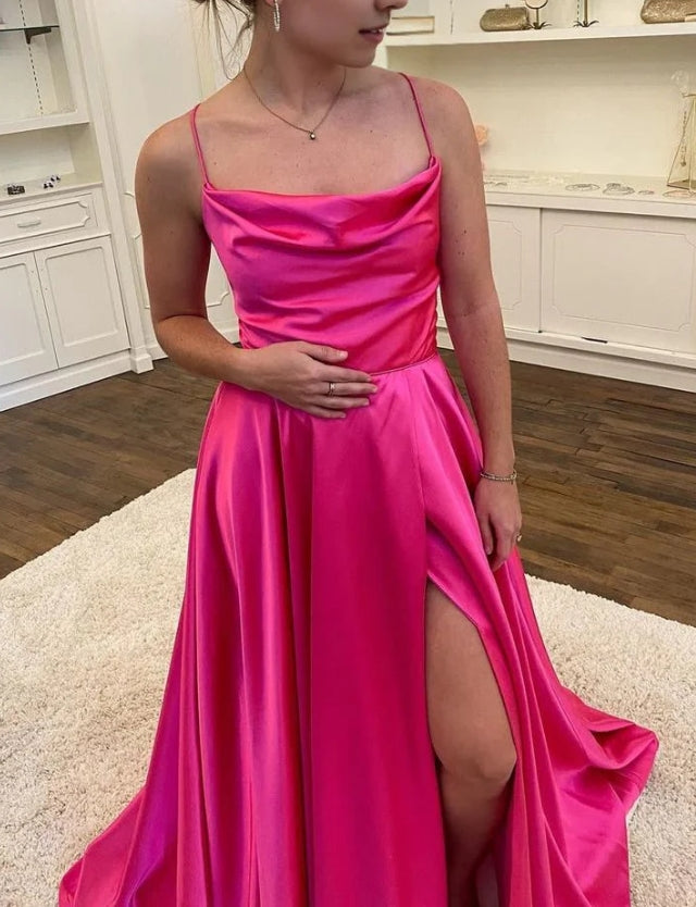 Robe de soirée trapèze à bretelles spaghetti et devant fendu