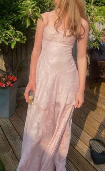 Robe de bal sexy en dentelle sans manches à bretelles spaghetti