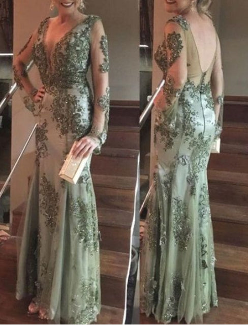 Robe de bal à manches longues et col en V profond avec appliques