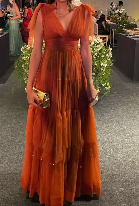 Vestido de fiesta largo estilo sirena con escote en V profundo y espalda abierta