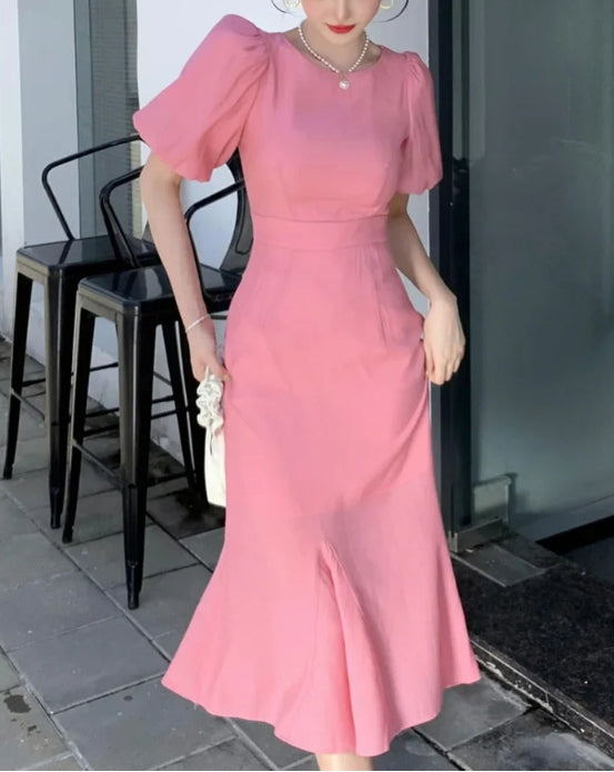 Robe de bal mi-longue élégante à manches bouffantes et coupe trapèze