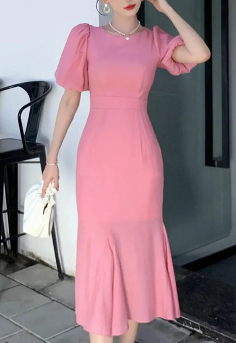 Robe de bal mi-longue élégante à manches bouffantes et coupe trapèze