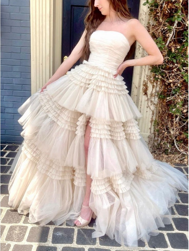 Robe de bal longue en tulle multicouches, sans bretelles, coupe trapèze, avec fente