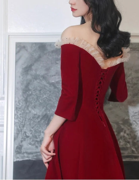 Robe de bal de fin d'année à épaules dénudées et col en V, manches longues