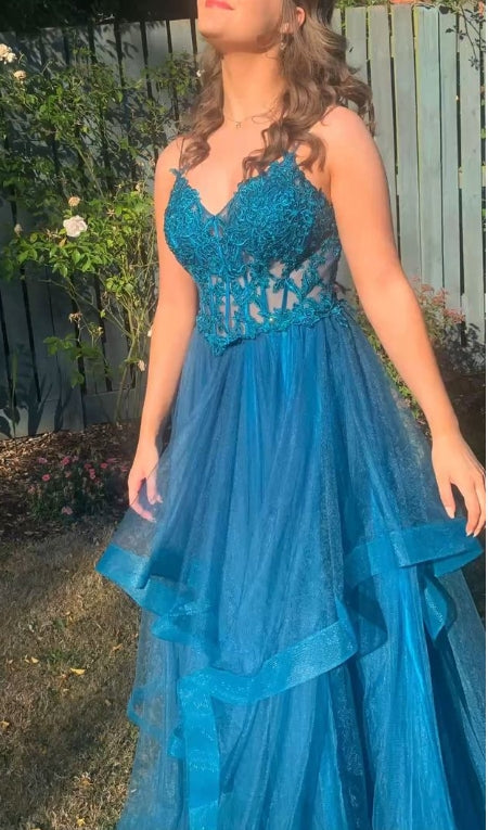 Robe de bal longue en tulle et dentelle, coupe trapèze, bretelles spaghetti, col en V