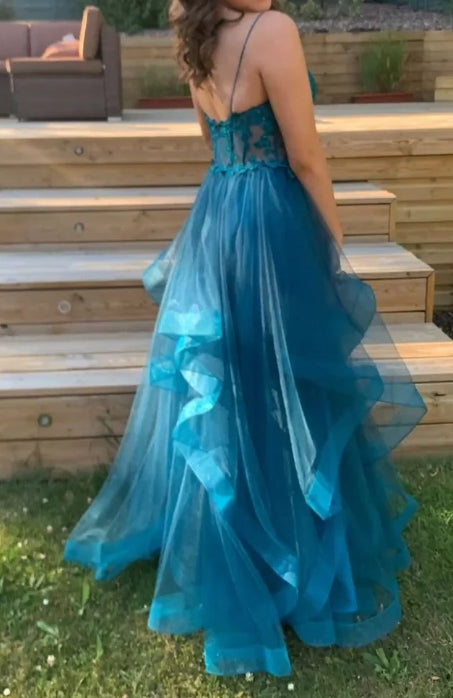 Robe de bal longue en tulle et dentelle, coupe trapèze, bretelles spaghetti, col en V