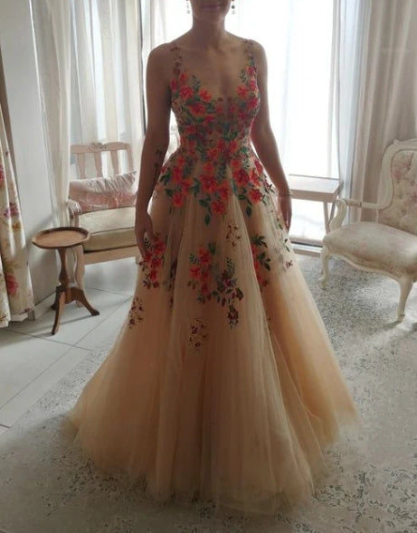 Robe de bal de fin d'année sexy en tulle avec col en V et ligne A