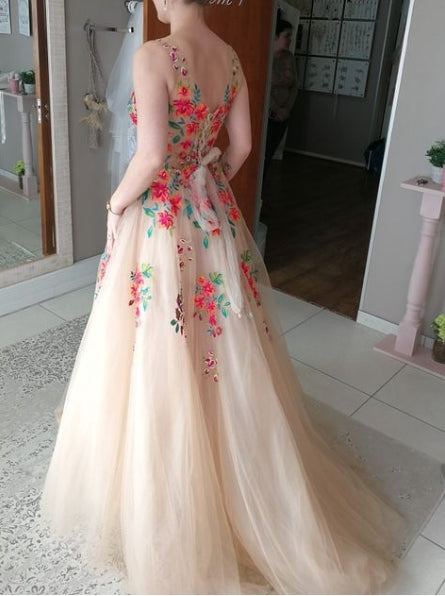 Robe de bal de fin d'année sexy en tulle avec col en V et ligne A
