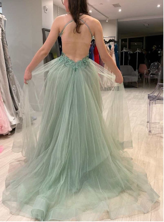 Robe de bal trapèze en tulle et dentelle florale, dos nu, avec fente