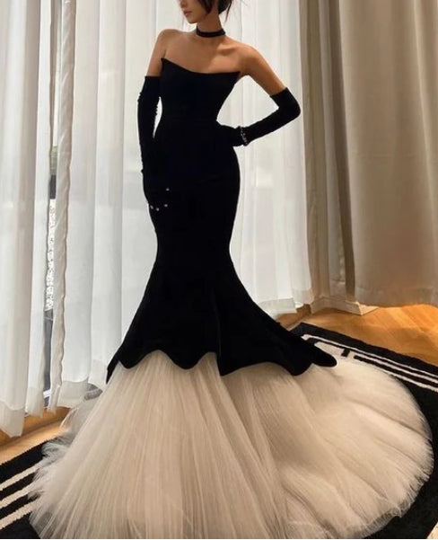 Vestido de fiesta largo de tul con corte sirena sin tirantes