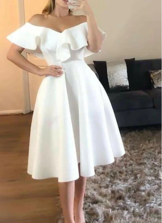 Robe de bal courte sans bretelles à épaules dénudées