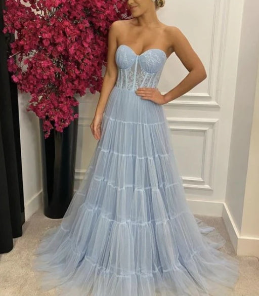 Robe de bal longue sans bretelles avec appliques