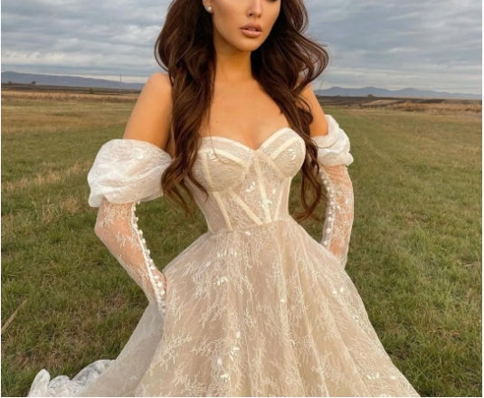 Superbes robes de mariée en dentelle à manches longues et épaules dénudées avec col en cœur