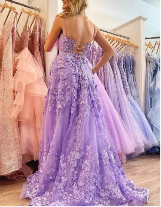 Robe de bal trapèze à bretelles spaghetti et lacets appliqués avec fente