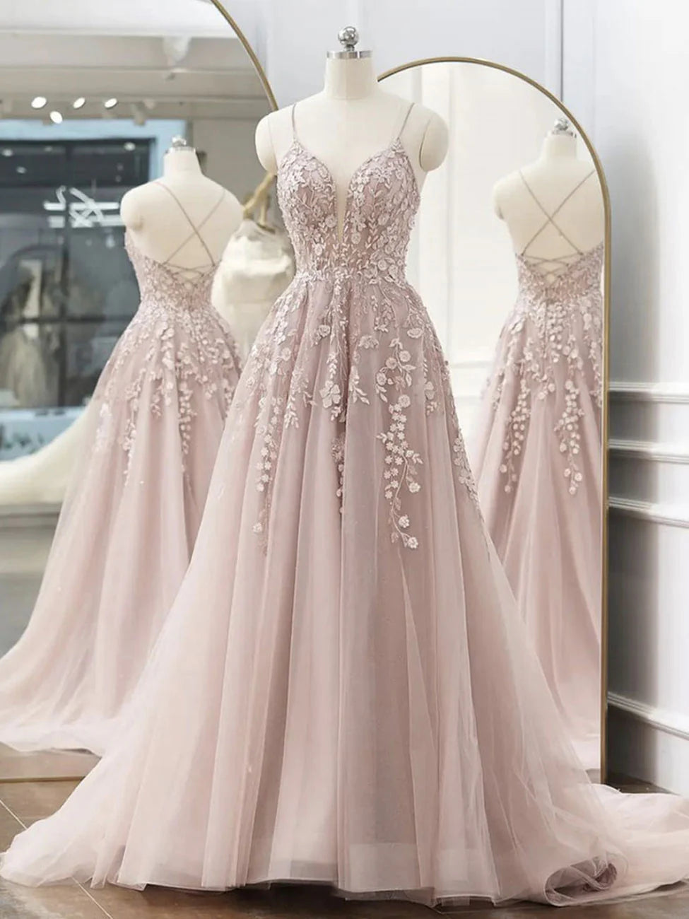 Robe de bal longue en tulle rose et dentelle trapèze