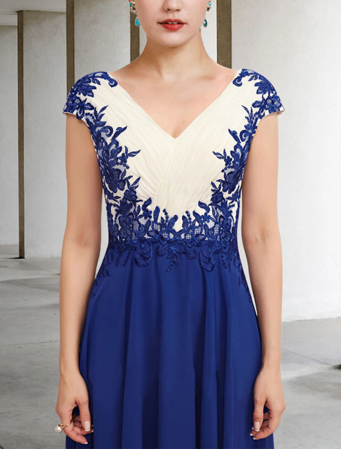 Weitese A-Line Mother of the Bride Dress Plus Size Elegant V Neck Tea Length Chiffon Lace Cap Sleeve with Appliques Side-Draped Color Block