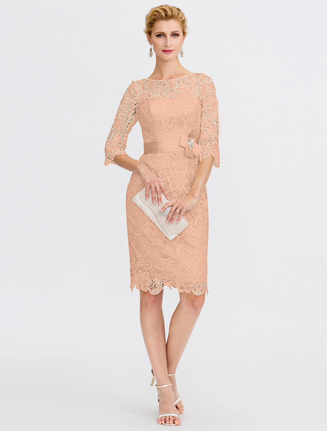 Robe de mère de la mariée fourreau/colonne Weitese, grande taille, élégante, col illusion, longueur genou, dentelle intégrale, manches 3/4 avec nœud(s)