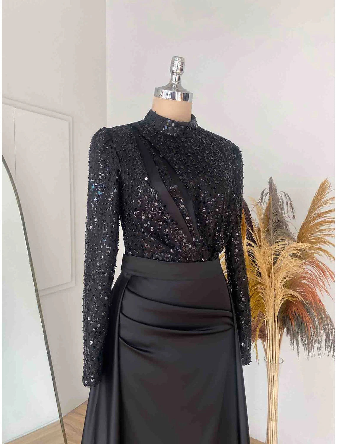 Sheath Formal Dress Evening Gown Red Green Dress Formal Sweep / Brush Train Long Sleeve Jewel Neck Satin