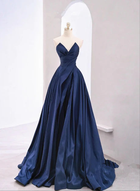 Robe de bal longue en tulle bleu marine coupe trapèze