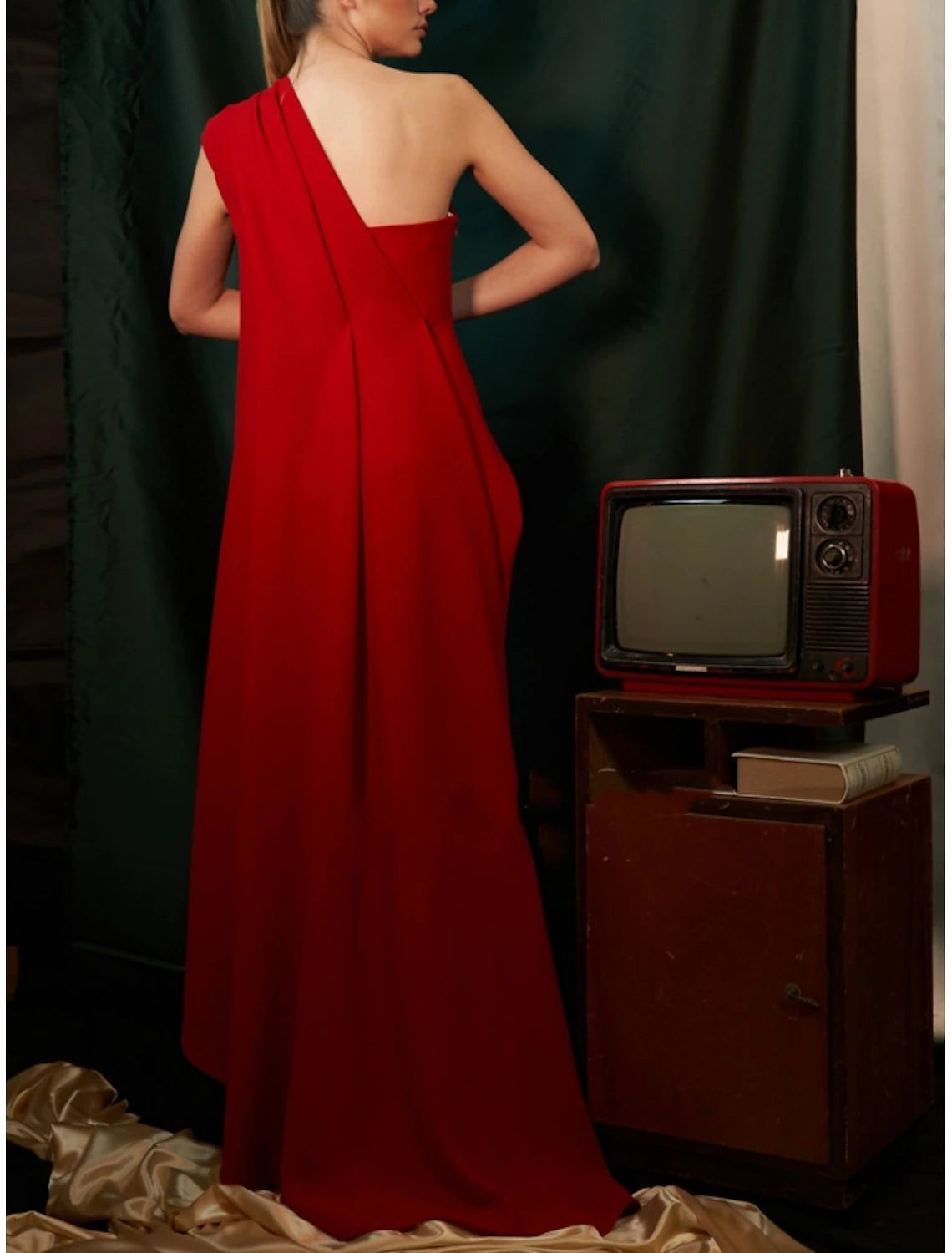 Sheath Evening Gown Red Green Dress Elegant Dress Formal Sweep / Brush Train Sleeveless One Shoulder Stretch Chiffon