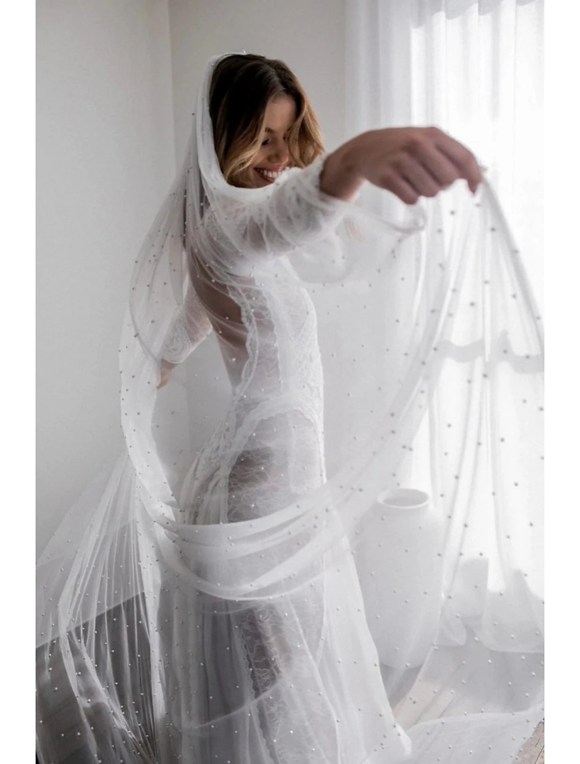 One-tier Vintage Style / Pearls Wedding Veil Cathedral Veils