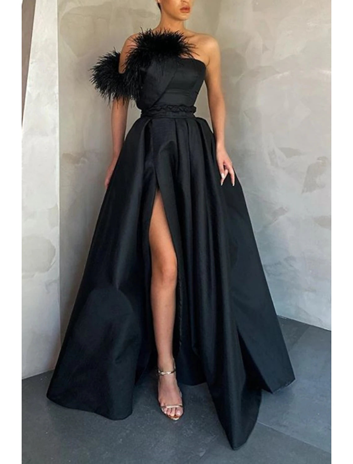 Vestido de fiesta de graduación con corte en forma de columna, para invitados de boda, de etiqueta negra, largo hasta el suelo, sin mangas, sin tirantes, de satén