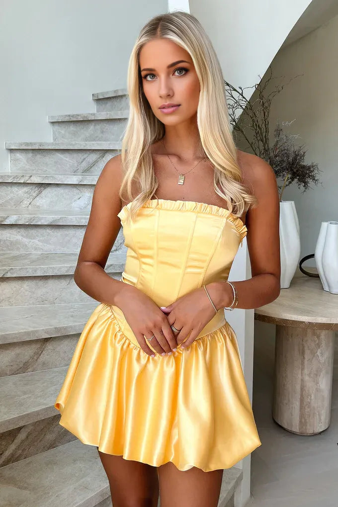 Trendy A-Line Strapless Sleeveless Backless Satin Short-Mini Homecoming Dress