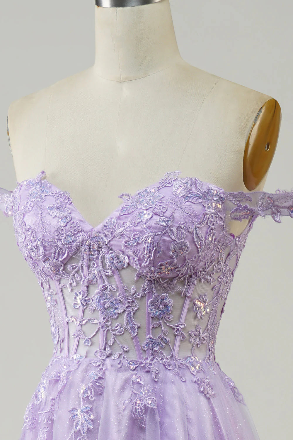 Robe de bal longue en tulle violet avec corset et dentelle
