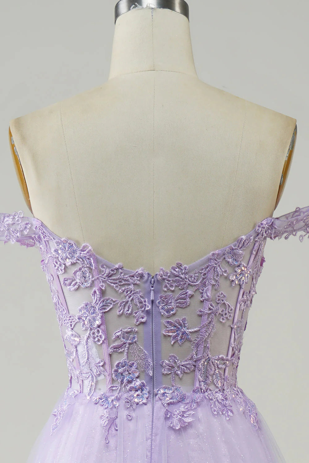 Robe de bal longue en tulle violet avec corset et dentelle